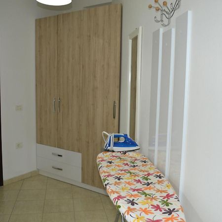 Seashell Art Decor Studio & Parking Vlore Exterior photo