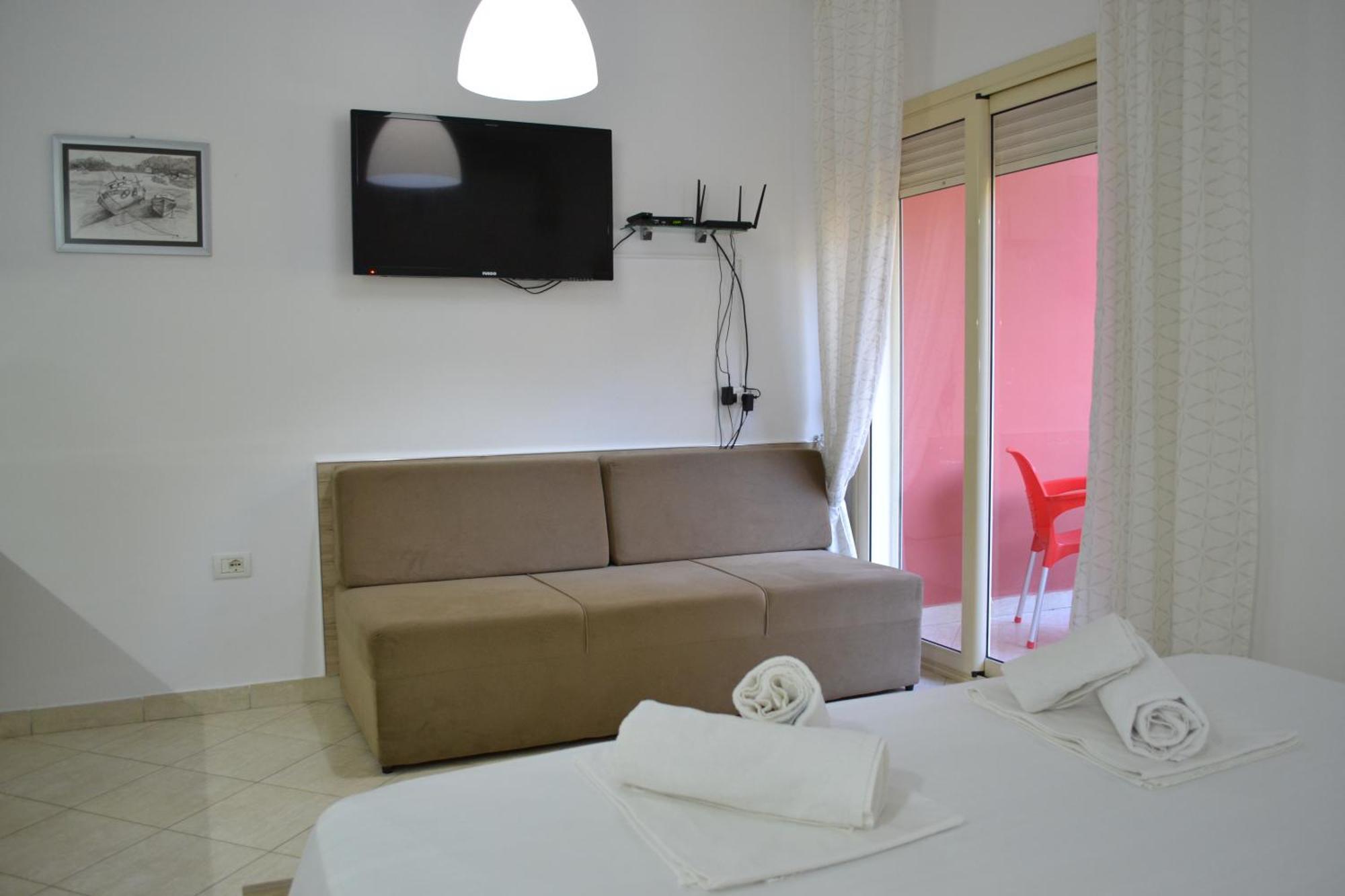 Seashell Art Decor Studio & Parking Vlore Exterior photo