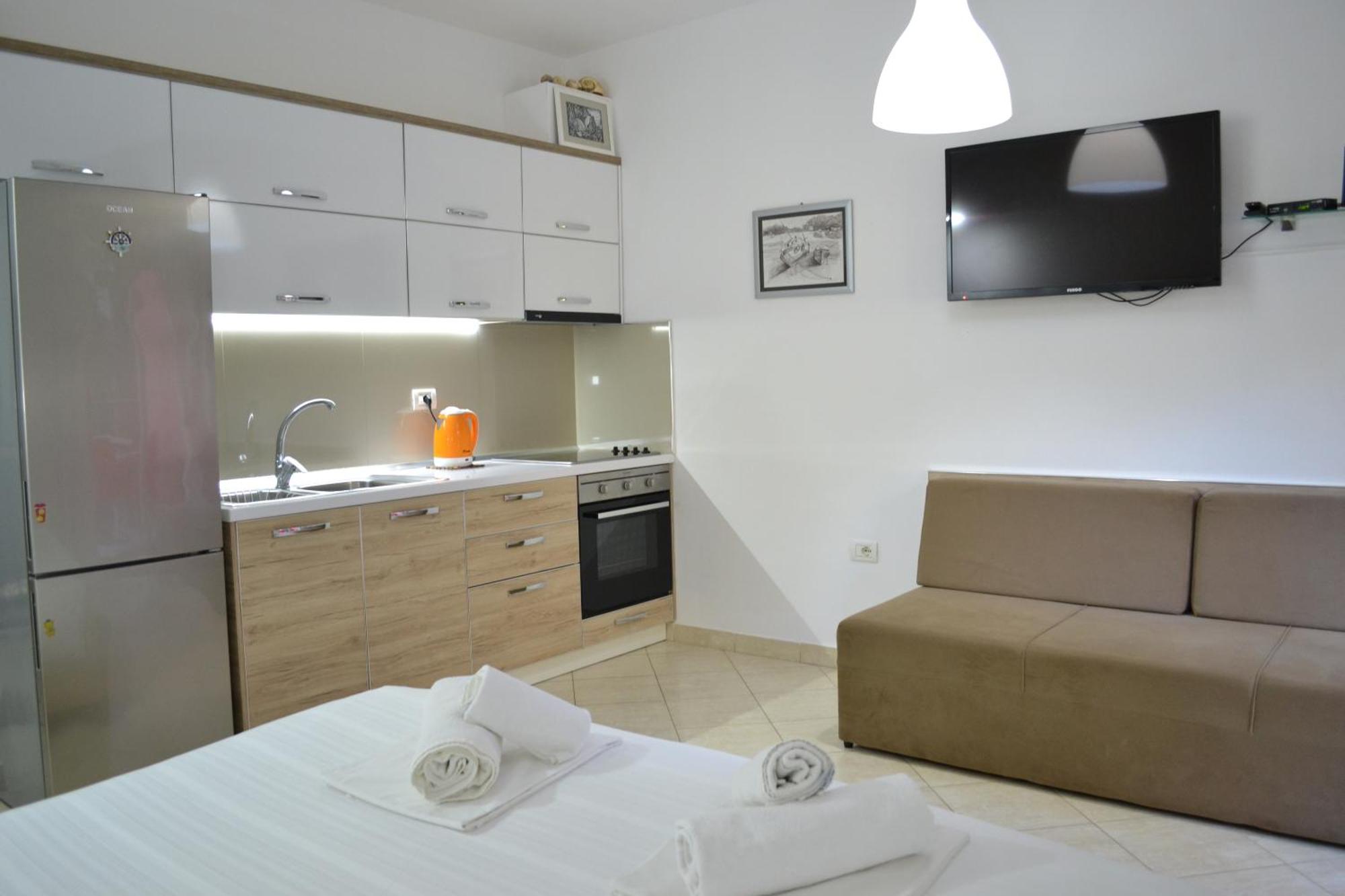 Seashell Art Decor Studio & Parking Vlore Exterior photo