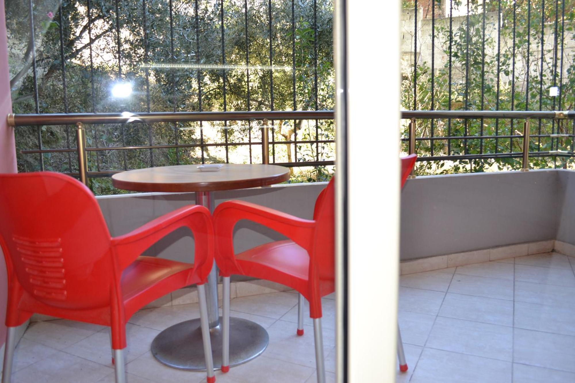 Seashell Art Decor Studio & Parking Vlore Exterior photo