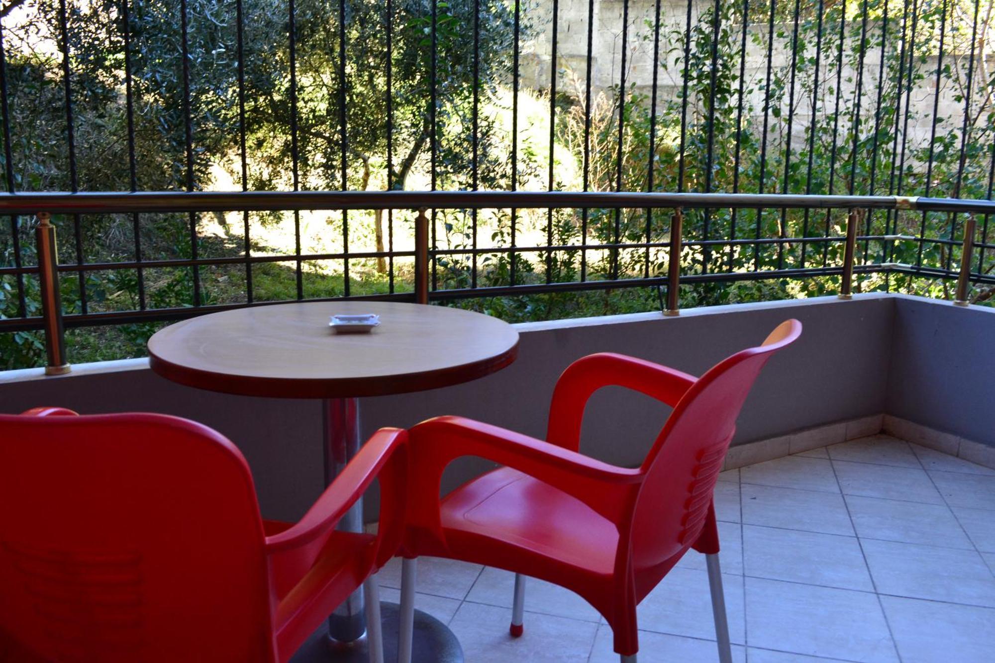 Seashell Art Decor Studio & Parking Vlore Exterior photo