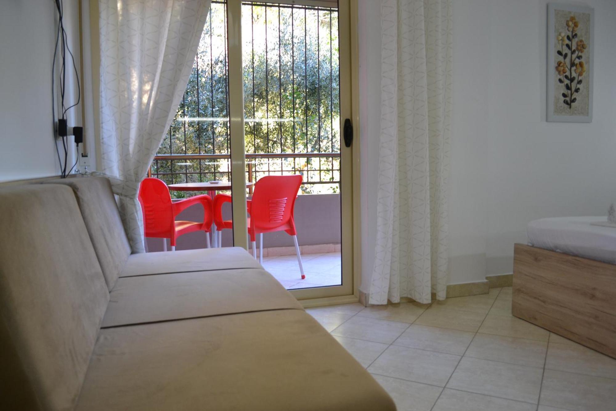 Seashell Art Decor Studio & Parking Vlore Exterior photo