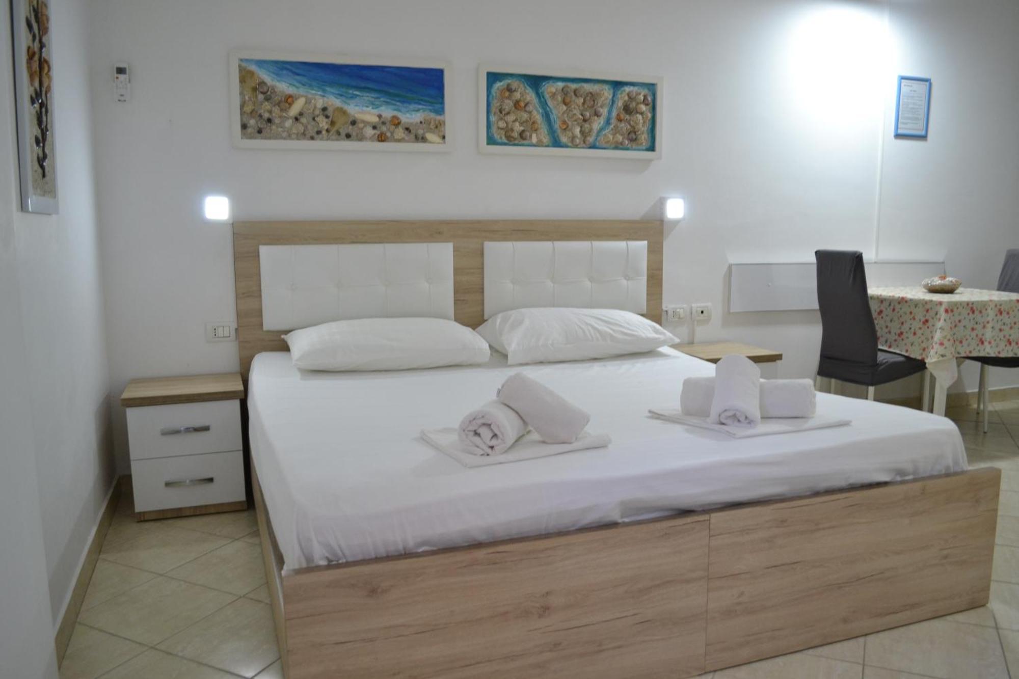 Seashell Art Decor Studio & Parking Vlore Exterior photo